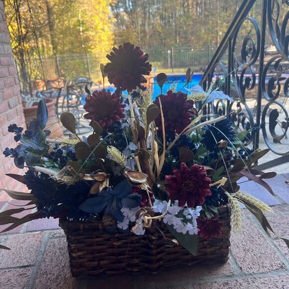 Floral Arrangement  - Picture 5 of 10